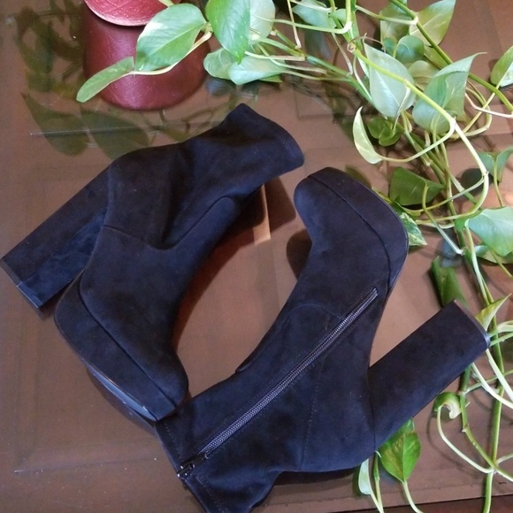 Steve Madden Shoes - Steve Madden Black Booties